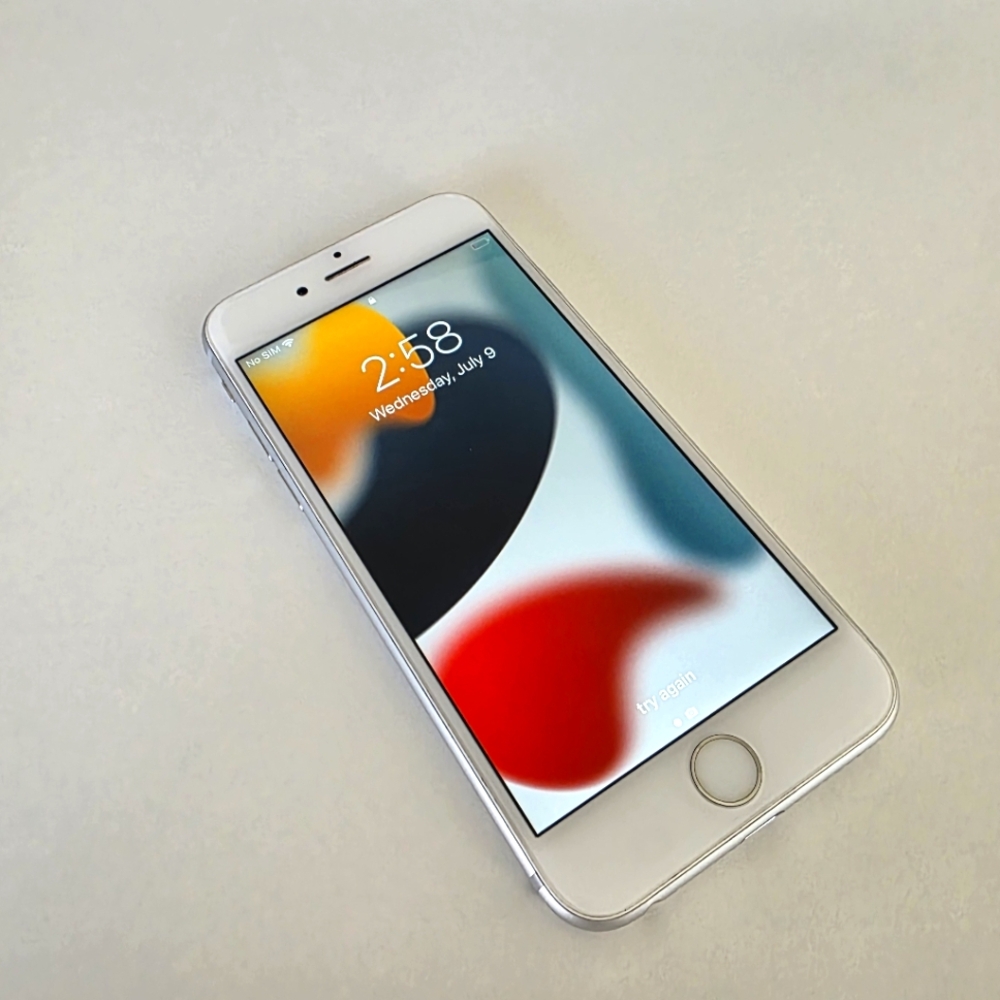 Apple iPhone 6S 32GB SILVER (UNLOCKED)